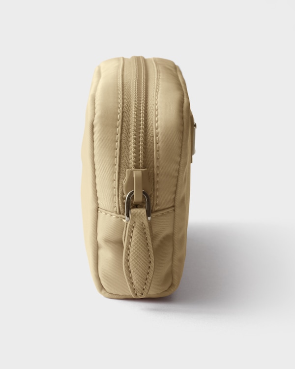 マイクロ Re-Nylon ポーチ - ベージュ マイクロ Re-Nylon ポーチ - ベージュ