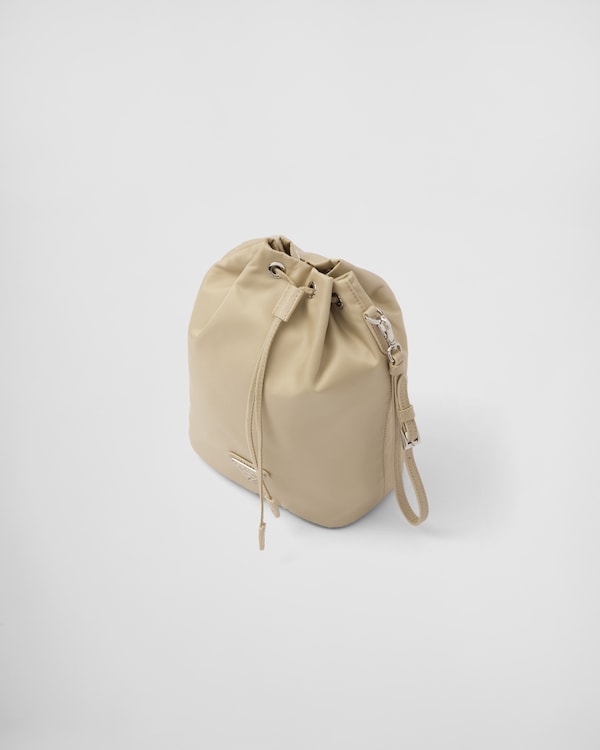 Mini nécessaire em Re-Nylon Mini nécessaire em Re-Nylon