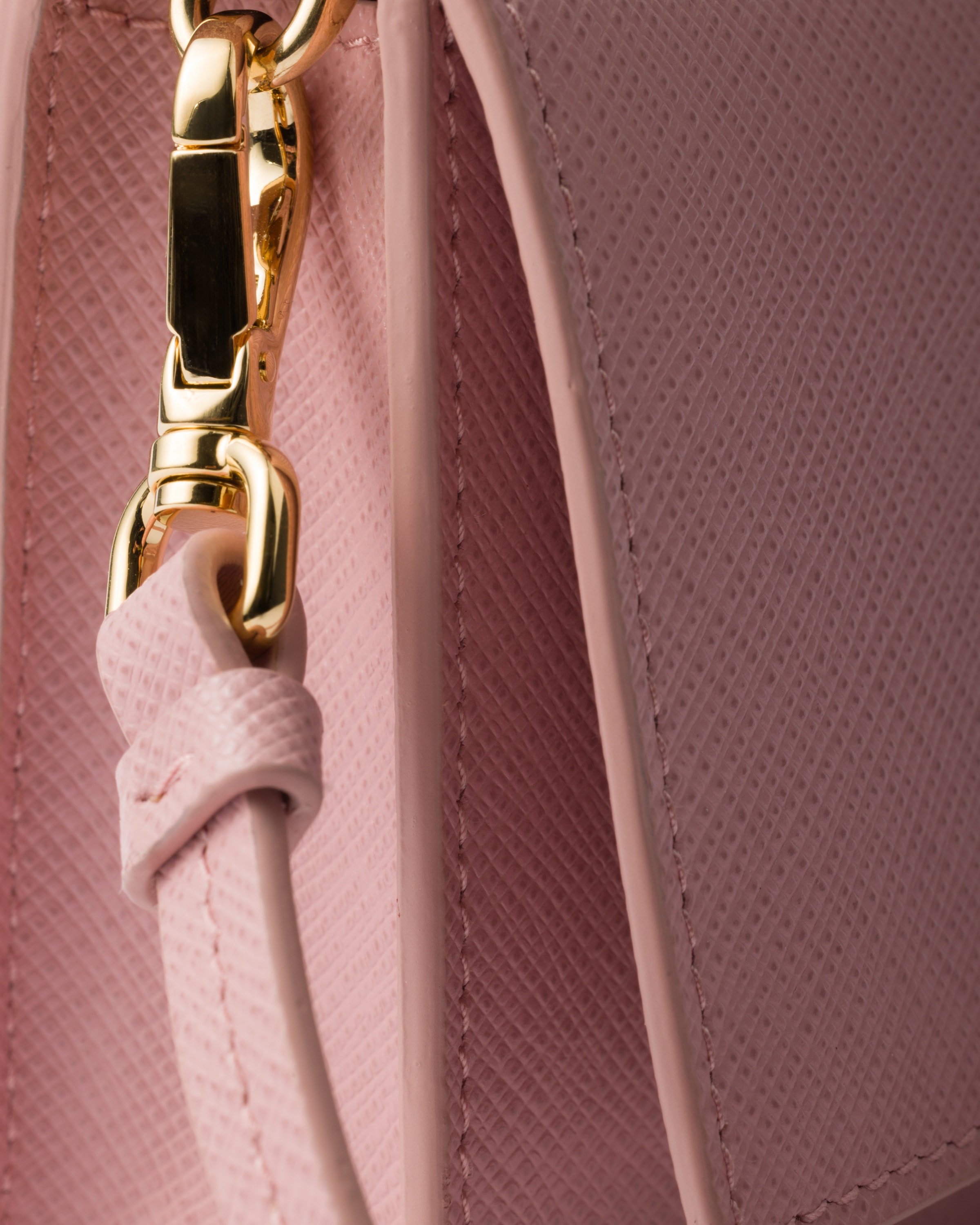 海外限定 Re-Edition 2005 サフィアーノレザー バッグ ピーチ Peach Saffiano leather mini-bag | PRADA