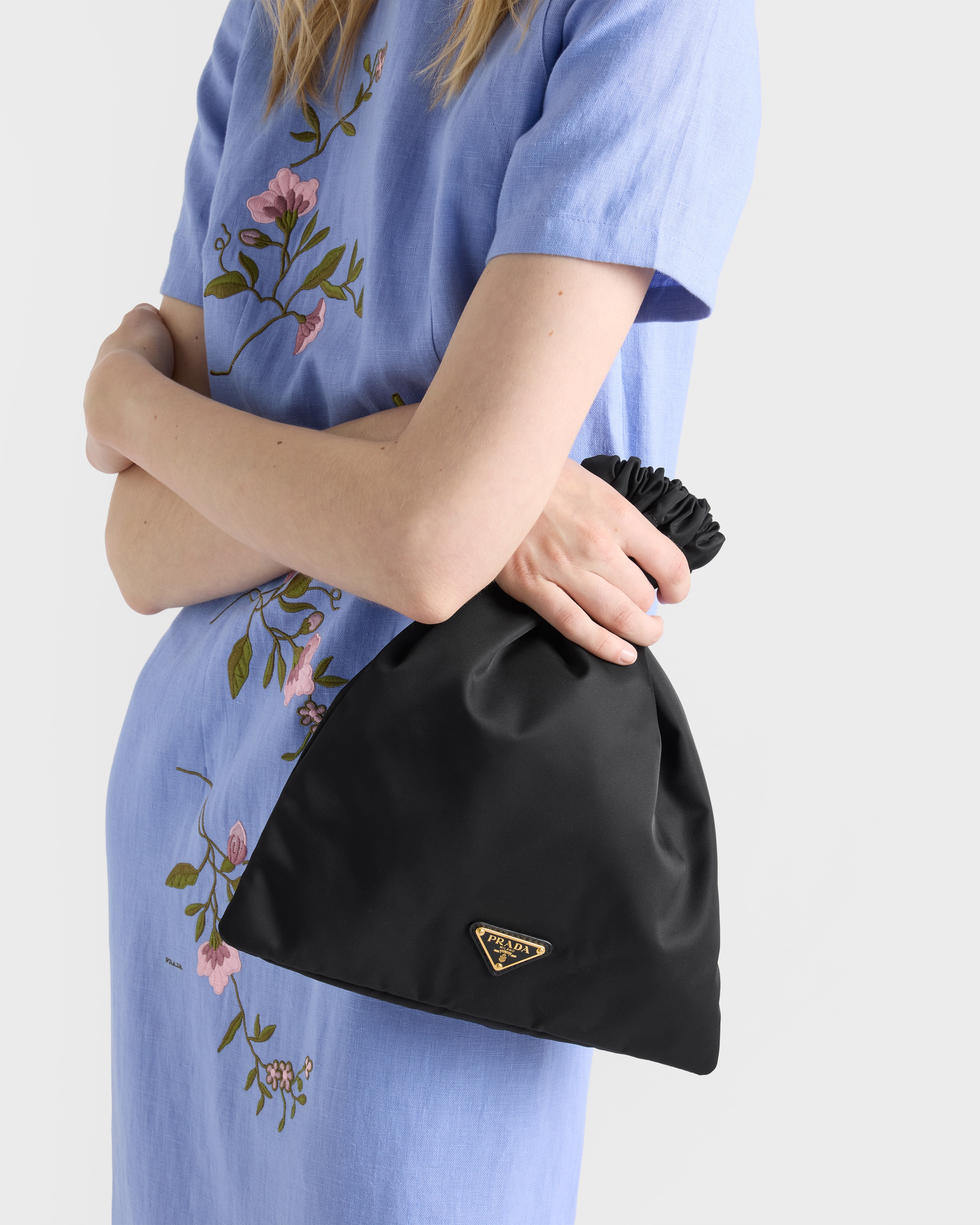 ブラック プラダ ウィッシュ Re-Nylon ポーチ | PRADA - 日本
