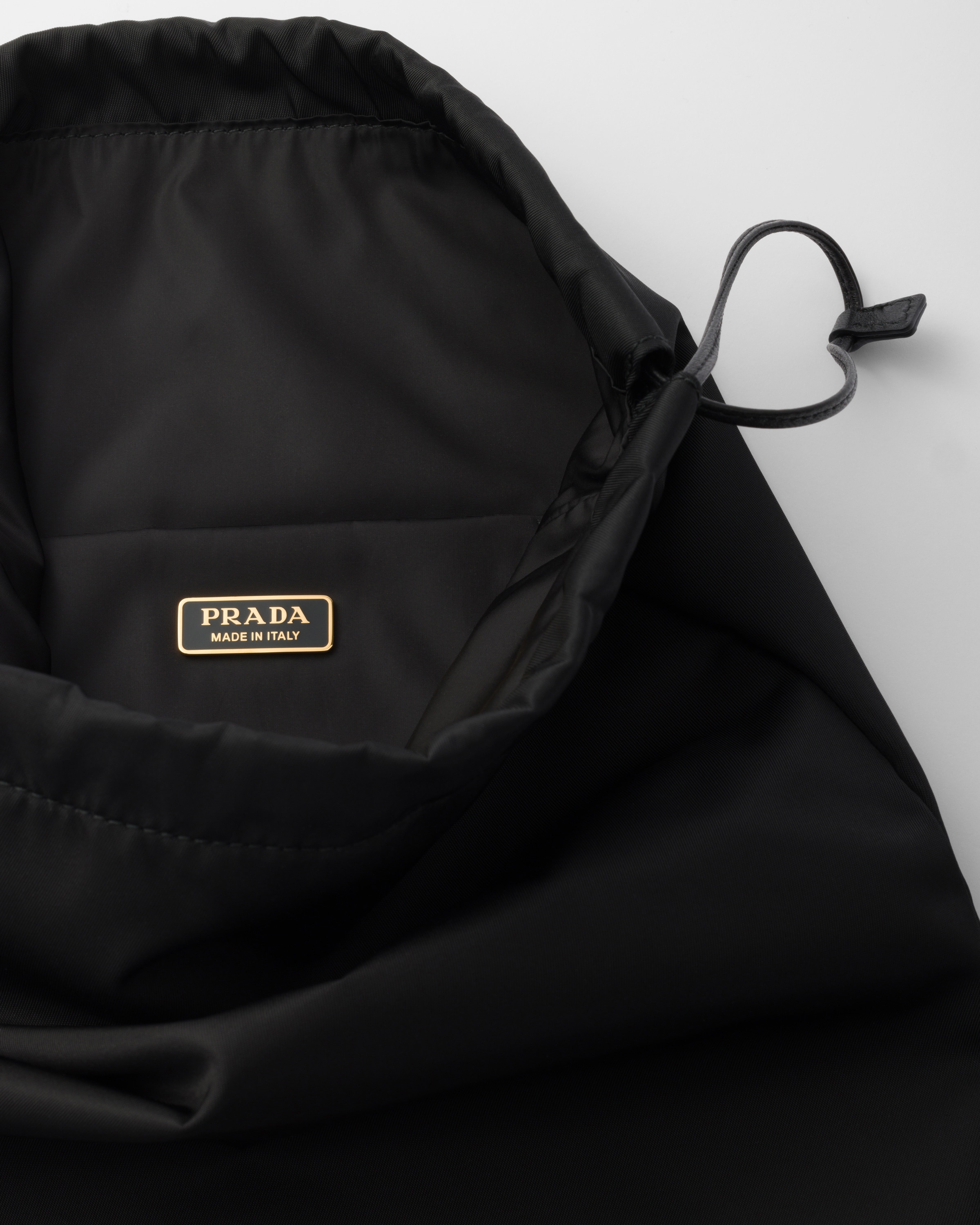 ブラック プラダ ウィッシュ Re-nylon ポーチ | PRADA - 日本