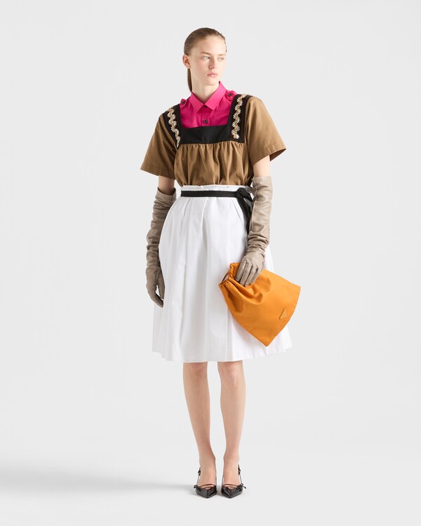 حقيبة بوشيه Prada Wish من الرينايلون - عنبري حقيبة بوشيه Prada Wish من الرينايلون - عنبري