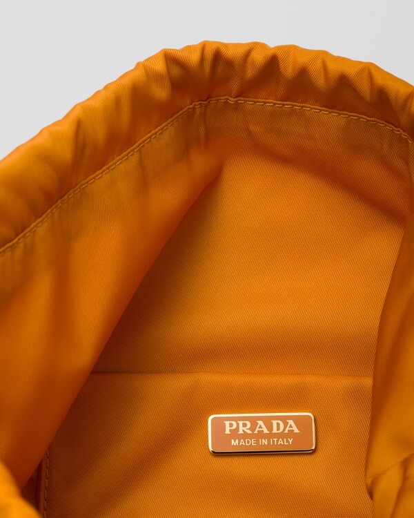 حقيبة بوشيه Prada Wish من الرينايلون - عنبري حقيبة بوشيه Prada Wish من الرينايلون - عنبري