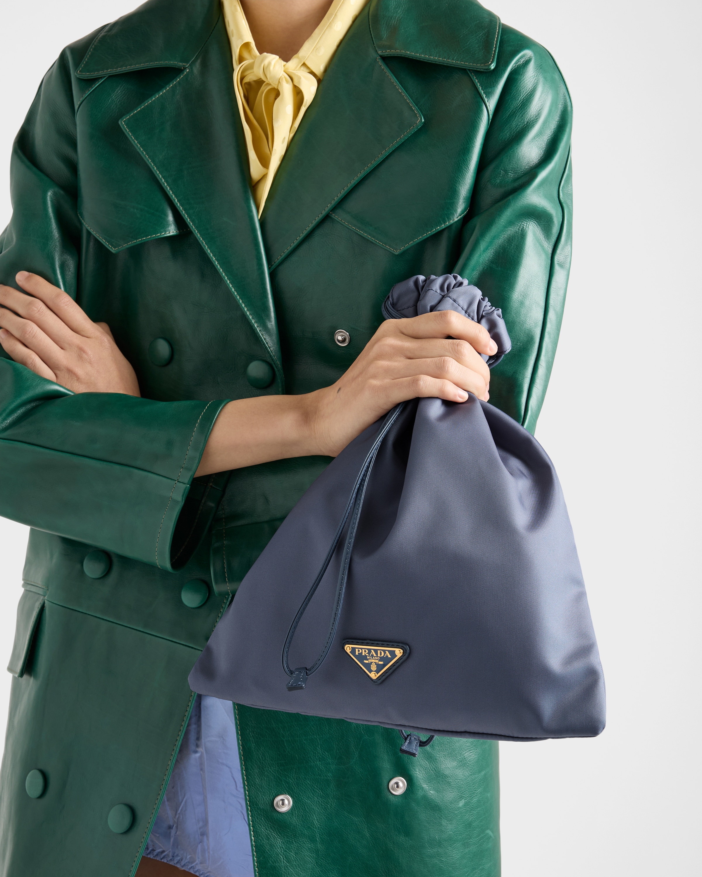 アビエーションブルー プラダ ウィッシュ Re-Nylon ポーチ | PRADA - 日本