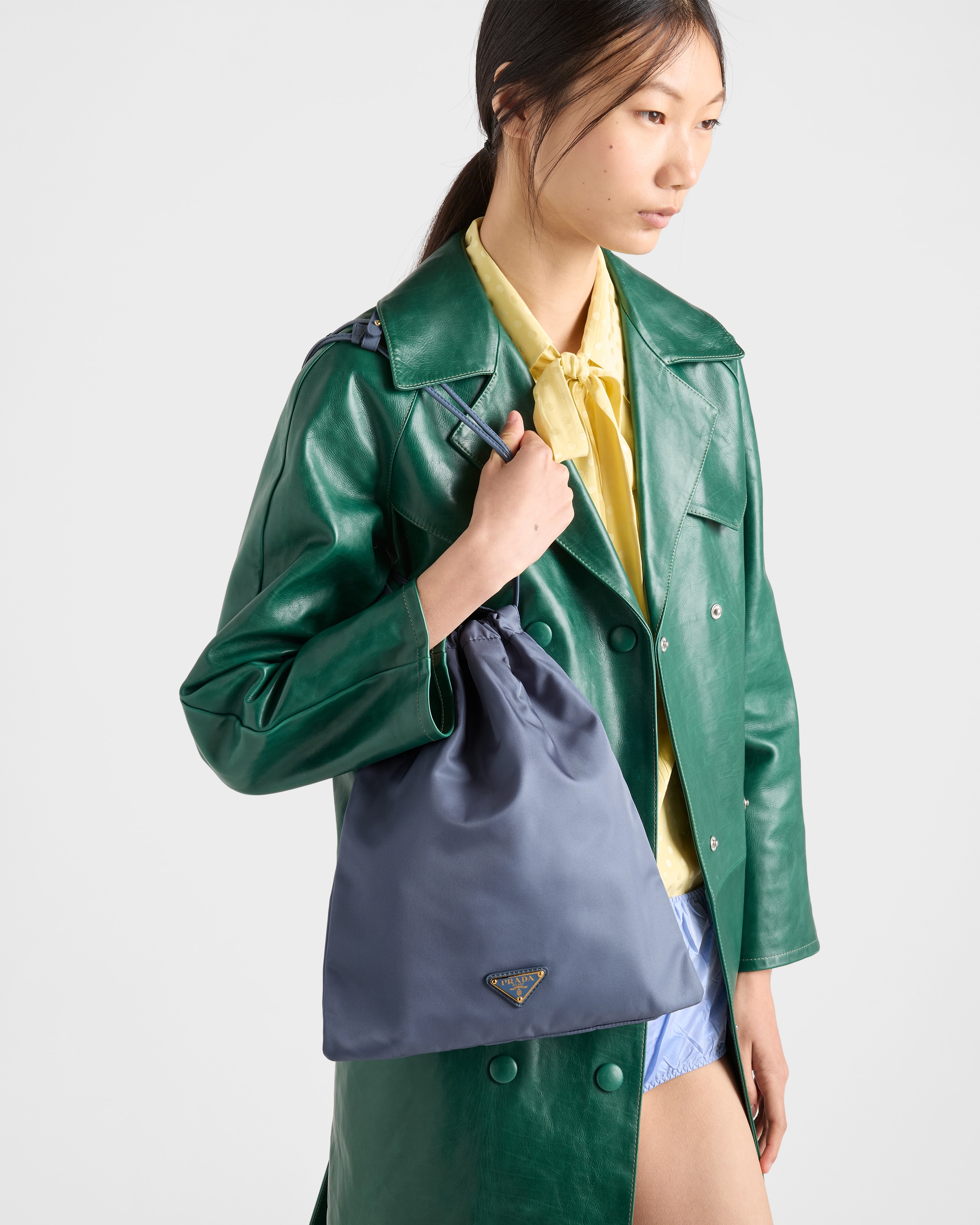 アビエーションブルー プラダ ウィッシュ Re-Nylon ポーチ | PRADA - 日本