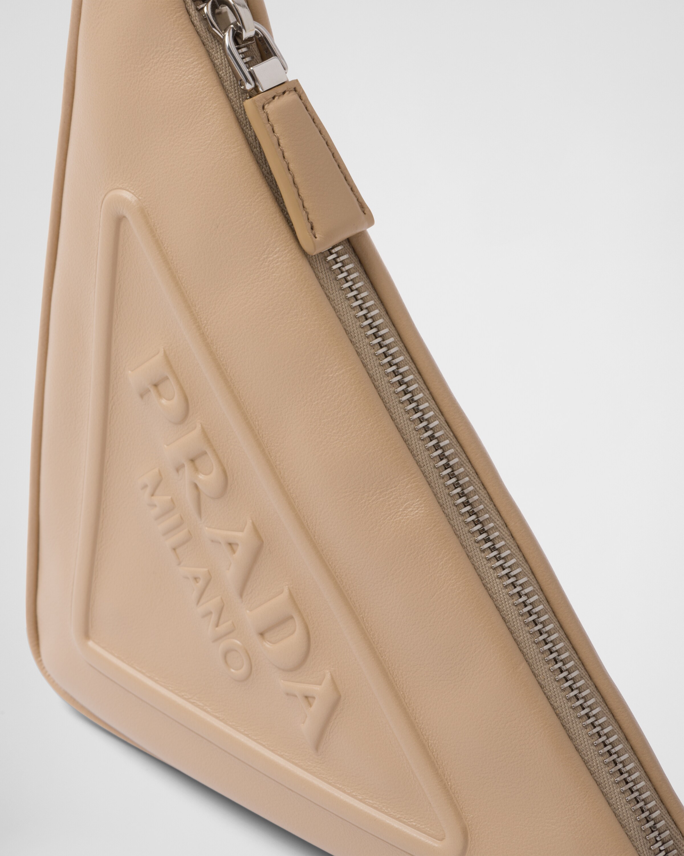 Prada Pochette Prada Triangle en cuir 6