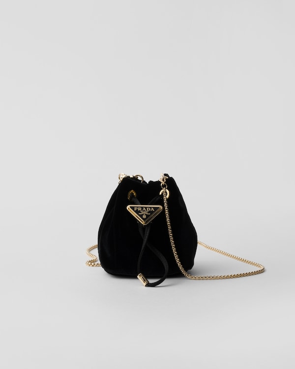 ブラック サフィアーノトライアングル ミニポーチ | PRADA