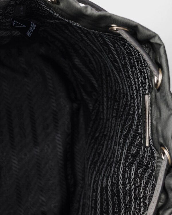 Re-Nylon pouch - Mercury Gray Re-Nylon pouch - Mercury Gray