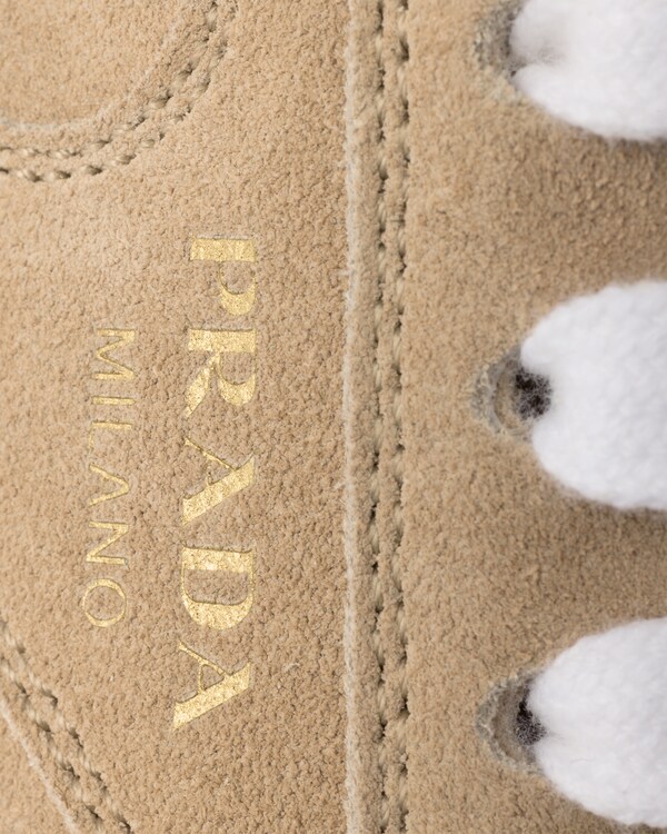 حذاء بكعب من الجلد السويدي - بيج فاتح حذاء بكعب من الجلد السويدي - بيج فاتح