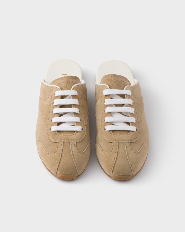 حذاء بكعب من الجلد السويدي - بيج فاتح حذاء بكعب من الجلد السويدي - بيج فاتح