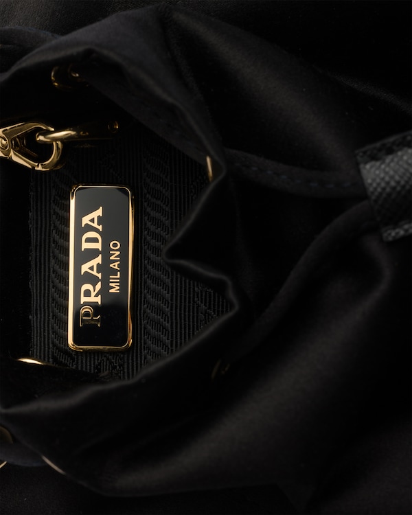 Satin pouch - Negro Satin pouch - Negro