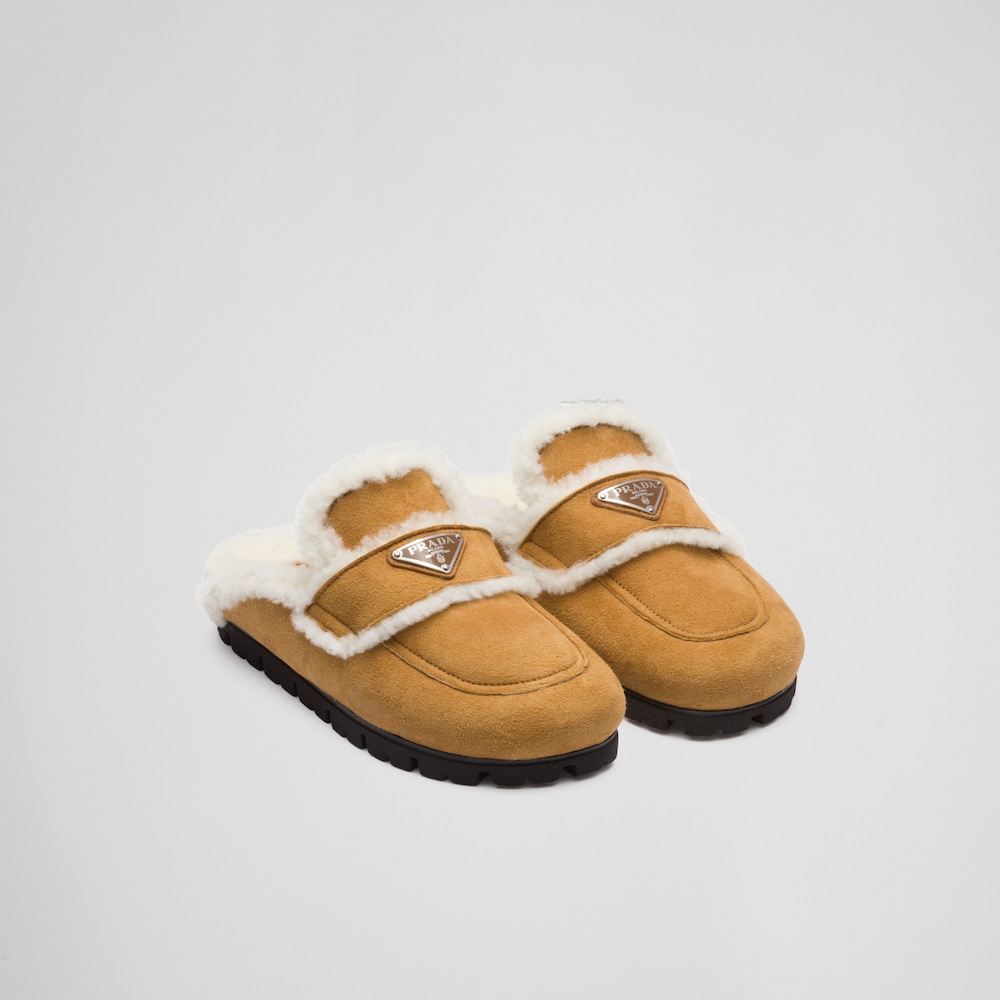 Prada Pantoufles en peau de mouton 1