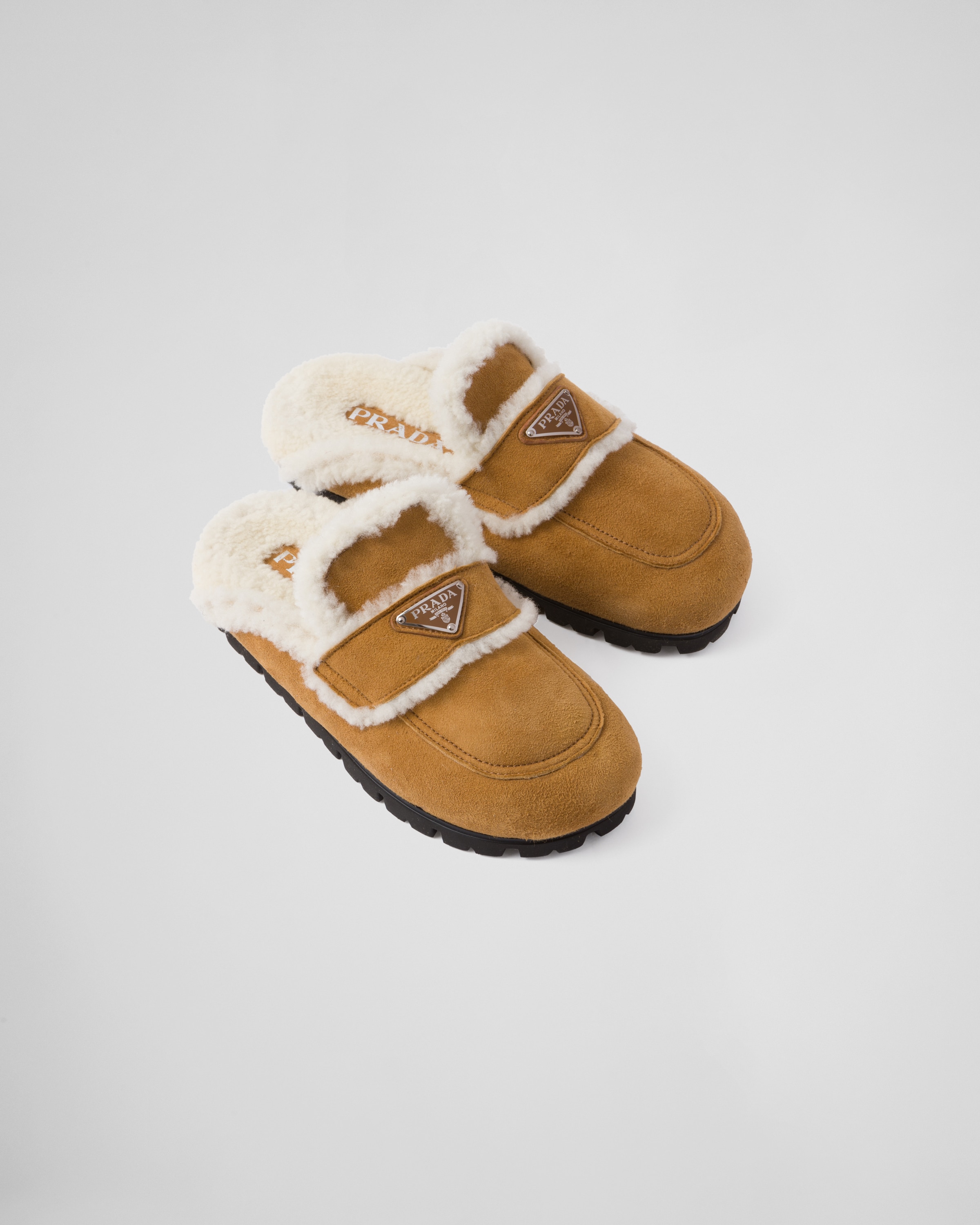 zingen Wegenbouwproces Aap Cognac Shearling Slippers | PRADA