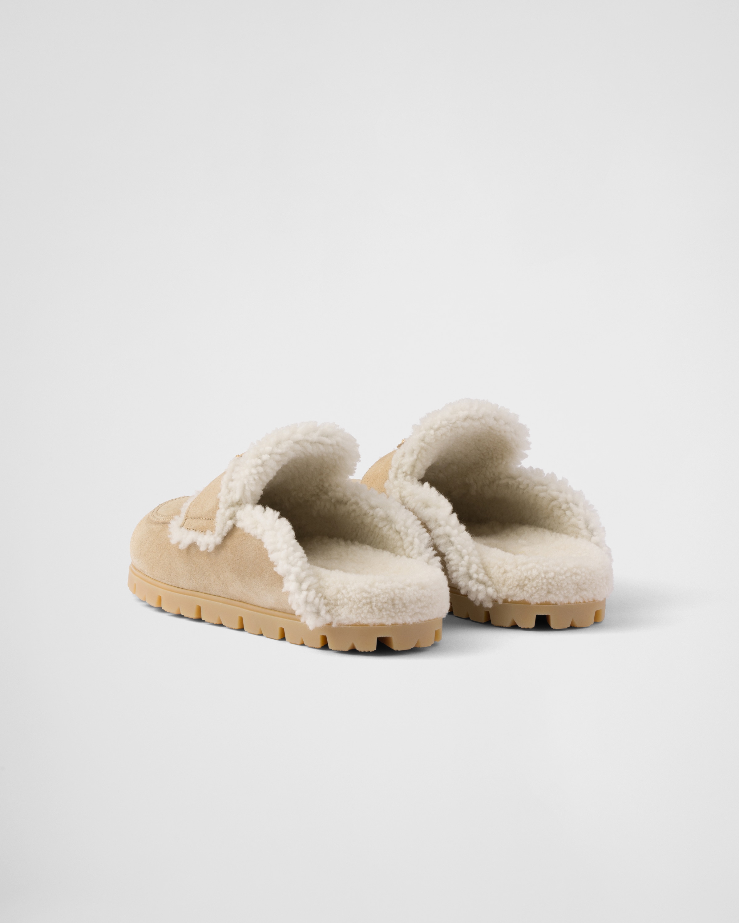Prada Slipper Aus Wildleder Und Lammfell In Ecru