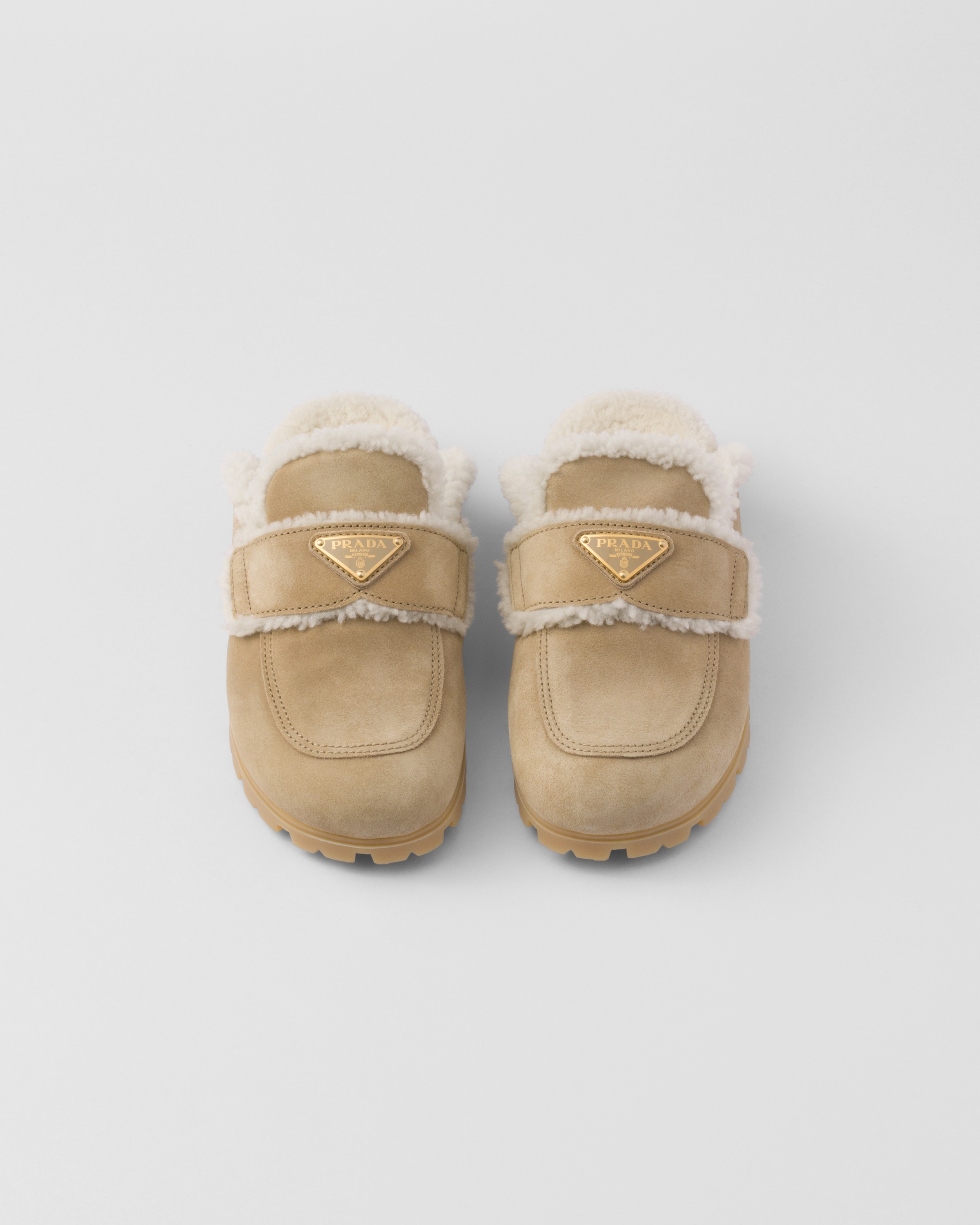 Prada Slipper Aus Wildleder Und Lammfell In Ecru