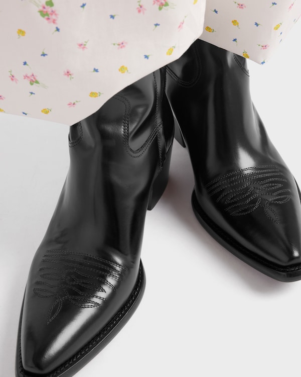 Stiefeletten aus gebürstetem Leder Stiefeletten aus gebürstetem Leder