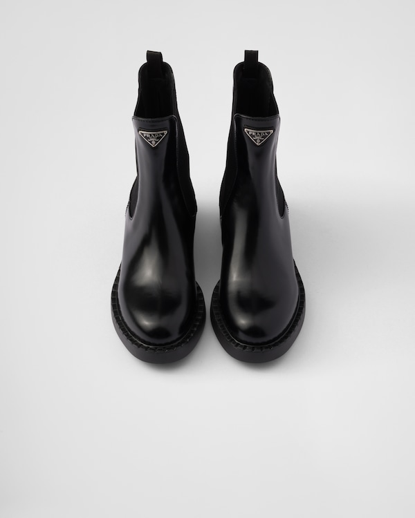 초콜릿 브러쉬드 가공 송아지 가죽 첼시 부츠 - 블랙 초콜릿 브러쉬드 가공 송아지 가죽 첼시 부츠 - 블랙