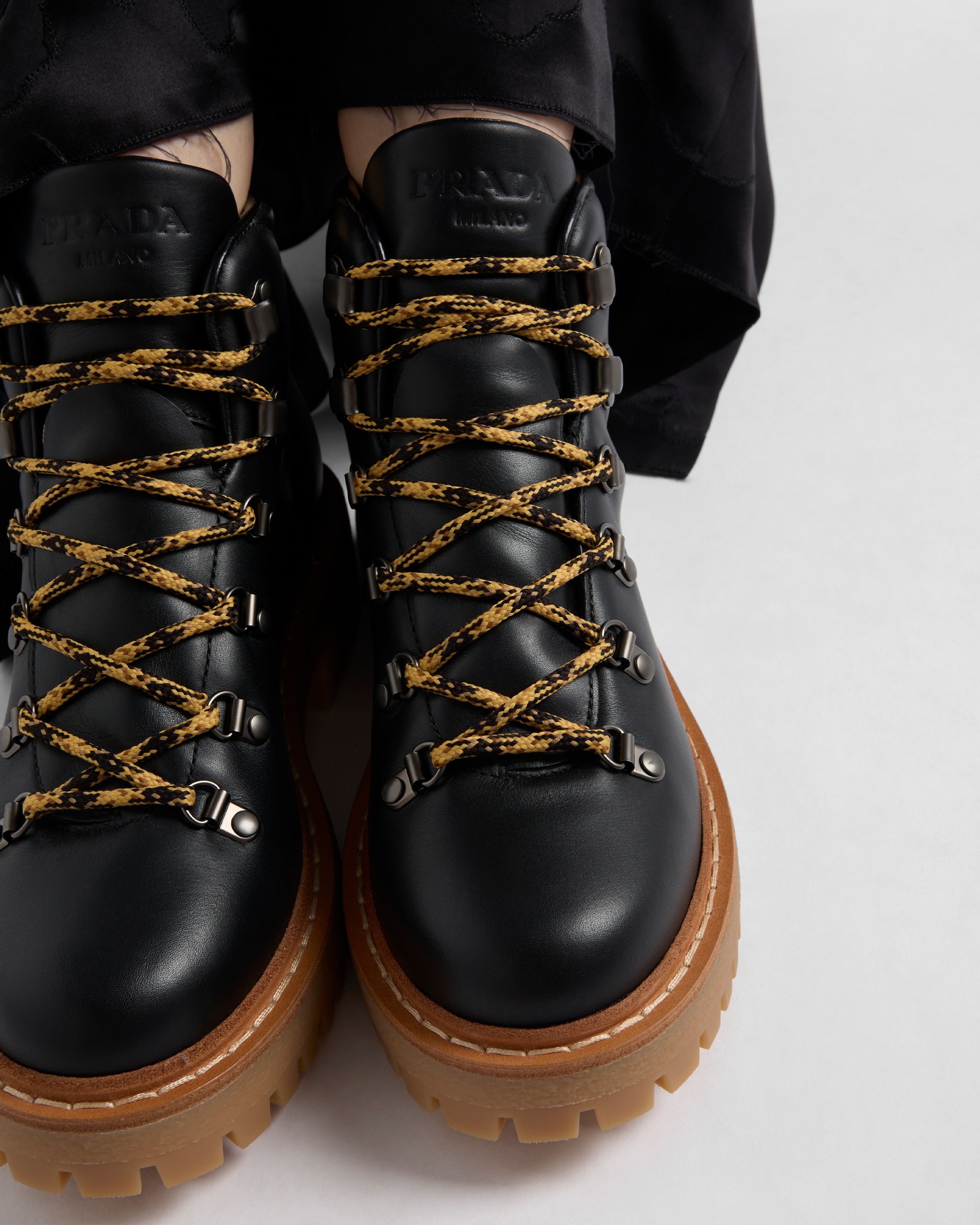 【日本入手困難】プラダ Leather laced booties ブーツ Black Leather Laced Booties | PRADA