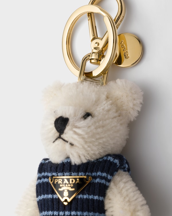 حلية دب تيدي بحلقة مفاتيح وحلقة معدنية - أبيض/أزرق فاتح حلية دب تيدي بحلقة مفاتيح وحلقة معدنية - أبيض/أزرق فاتح