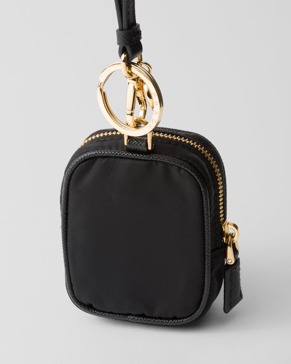 Mini pouch Prada Re-Edition 1978 in Re-Nylon con anello portachiavi Mini pouch Prada Re-Edition 1978 in Re-Nylon con anello portachiavi