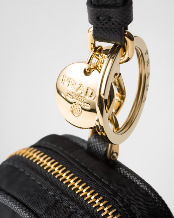Mini pouch Prada Re-Edition 1978 in Re-Nylon con anello portachiavi Mini pouch Prada Re-Edition 1978 in Re-Nylon con anello portachiavi