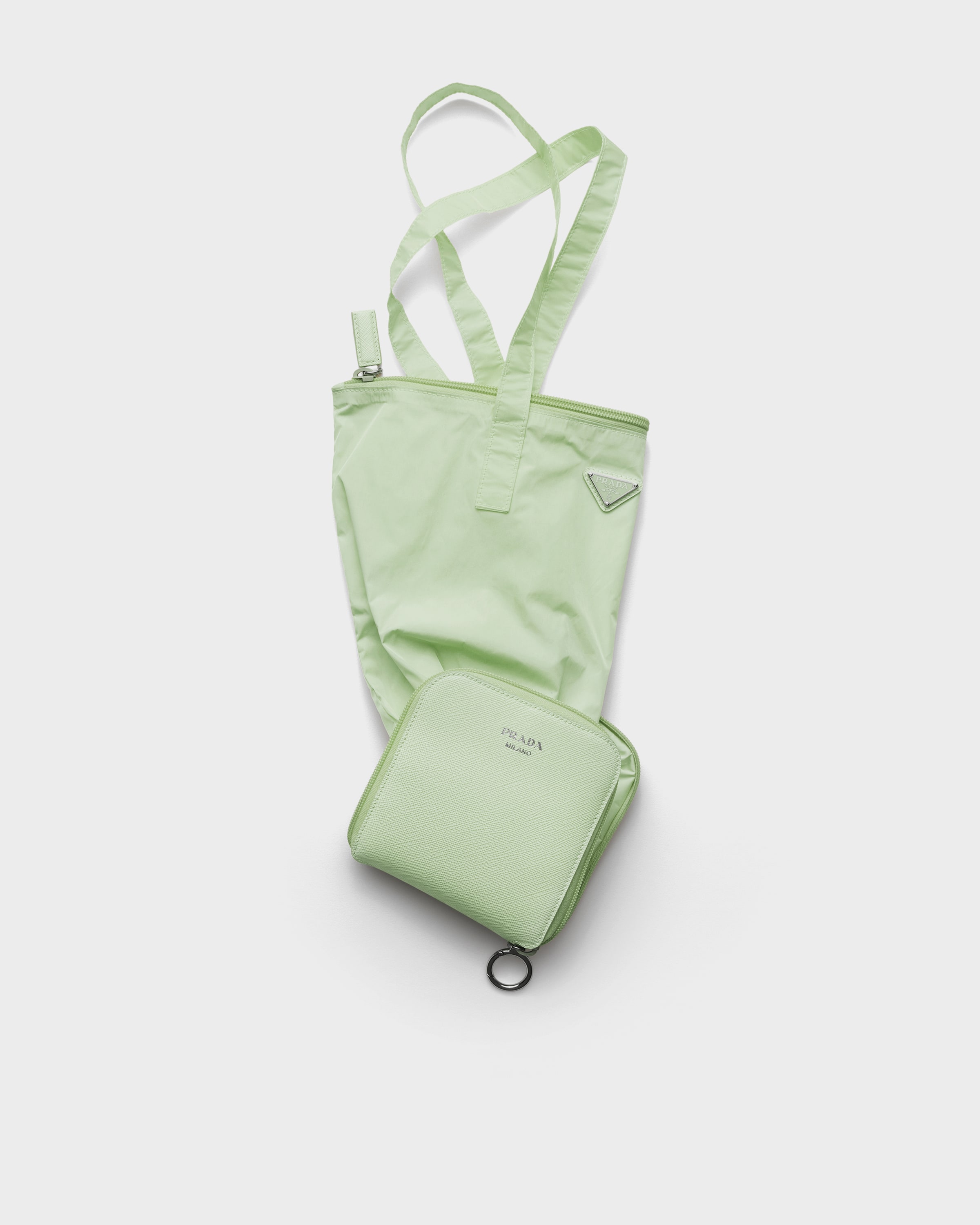 アクア サフィアーノレザー ペンダント付 Re-Nylon トートバッグ
