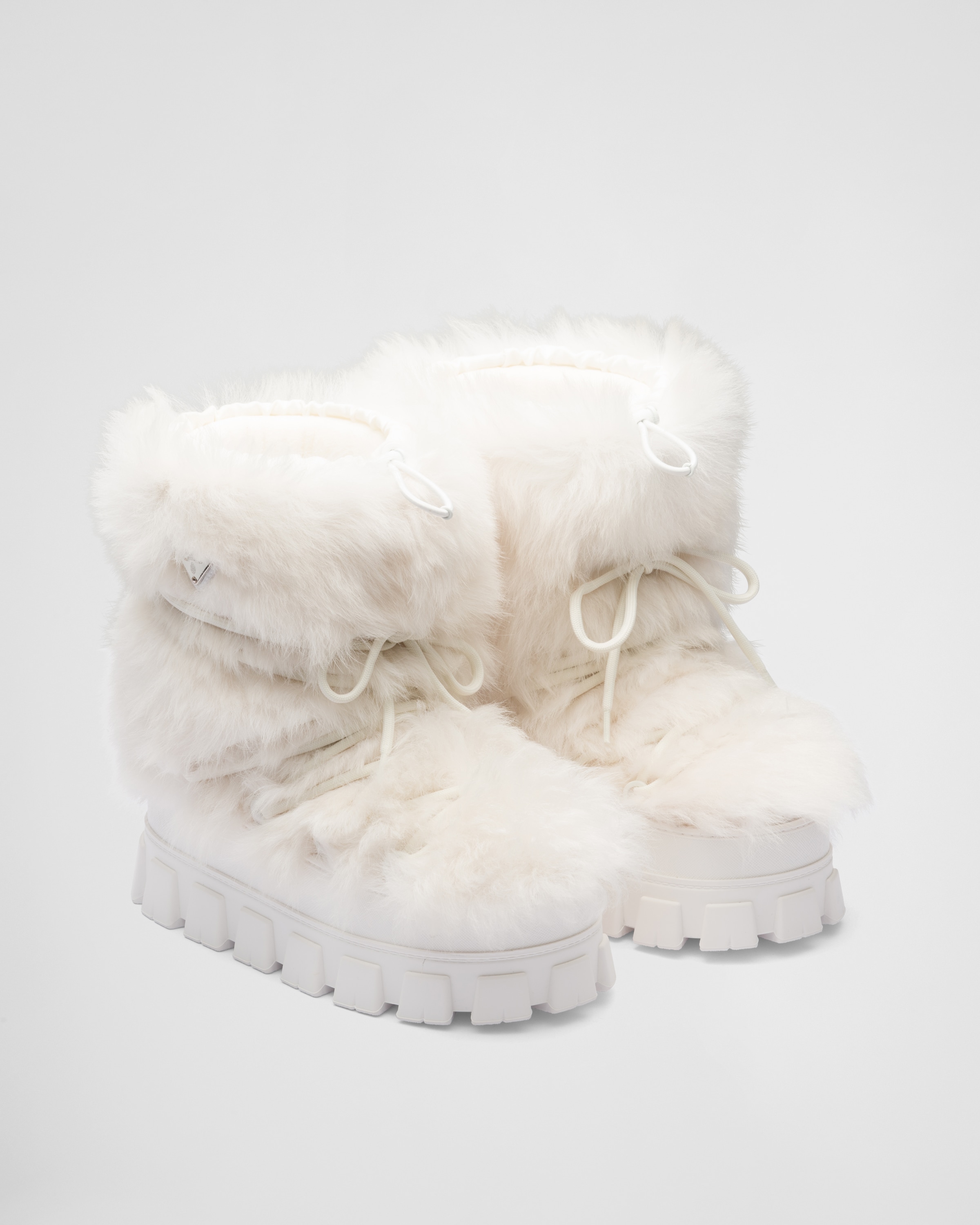 Actualizar 73+ imagen prada fluffy boots