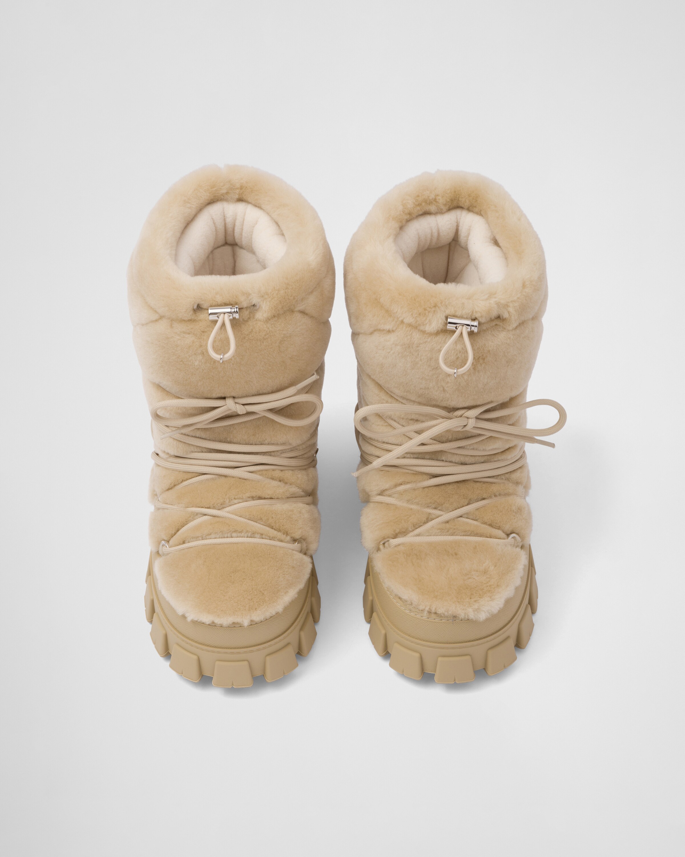 Shearling apres-ski boots