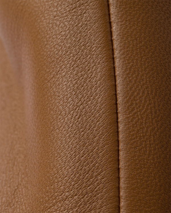 Bota de cano curto em couro napa com elastano Bota de cano curto em couro napa com elastano