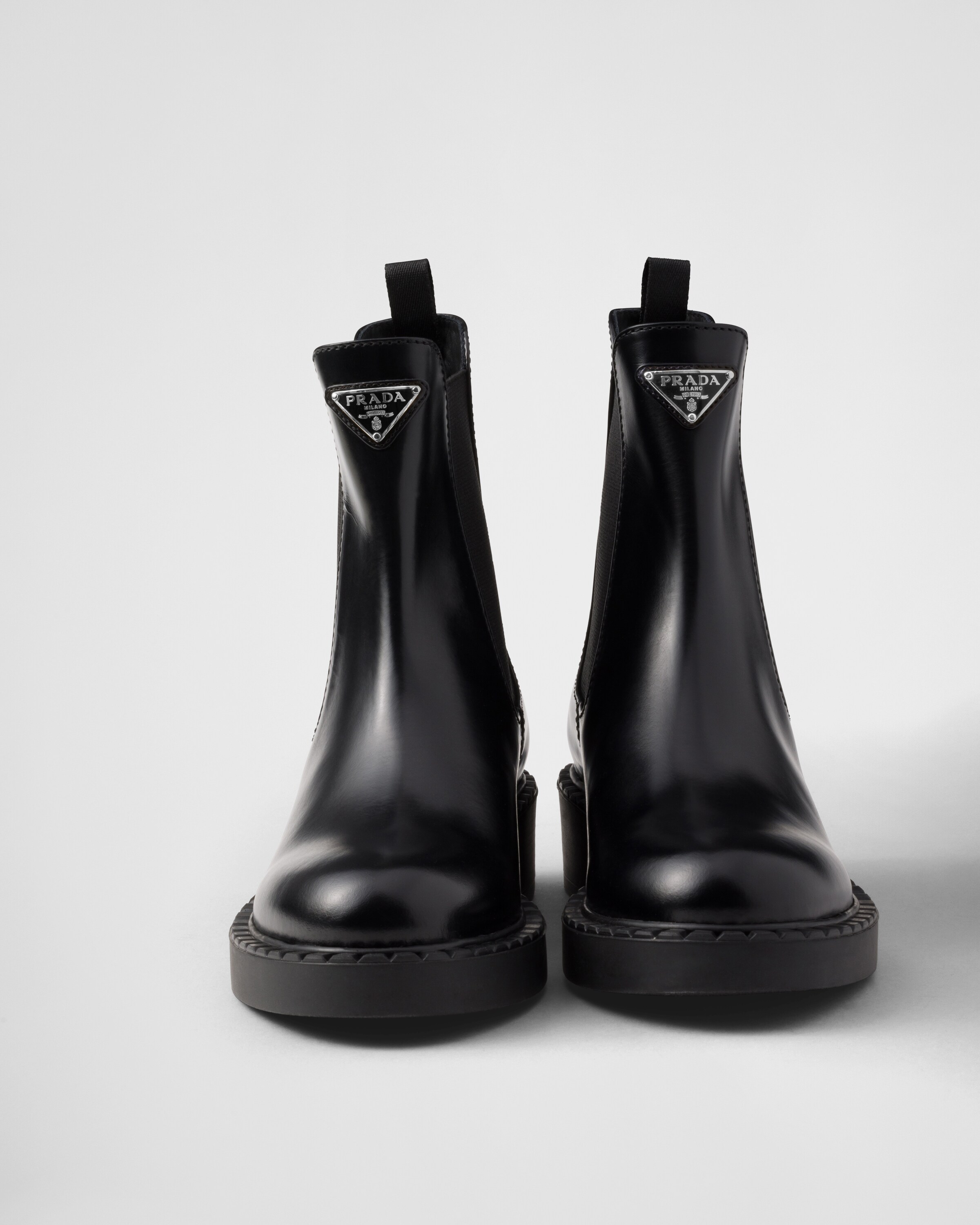 ブラック ブラッシュドレザー ブーティー | PRADA