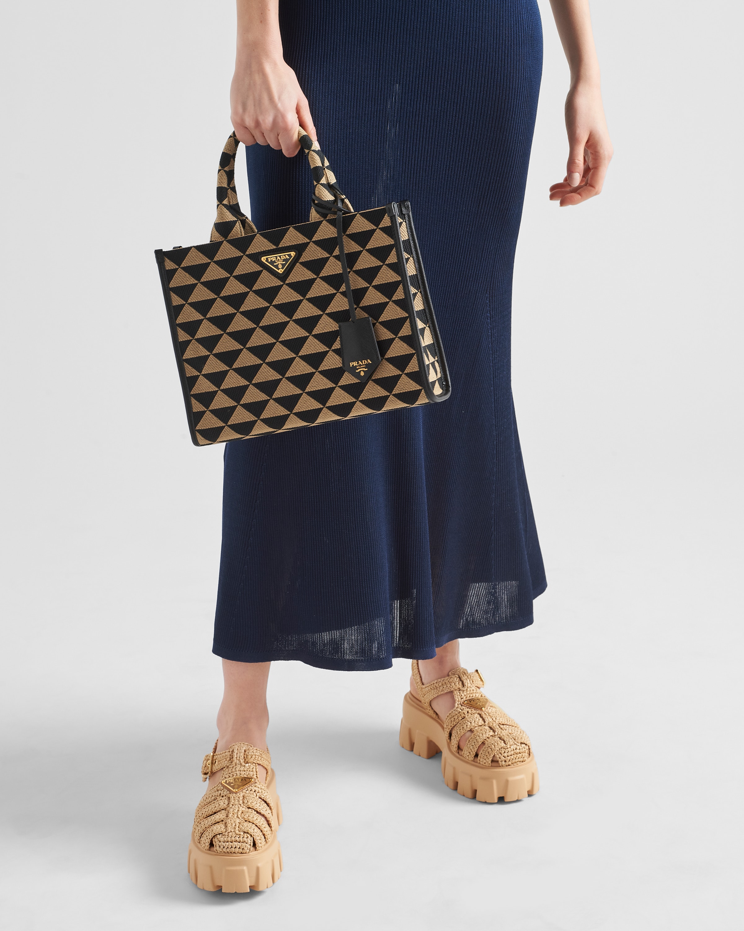 PRADA モノリス　クロシェケージサンダル　黒