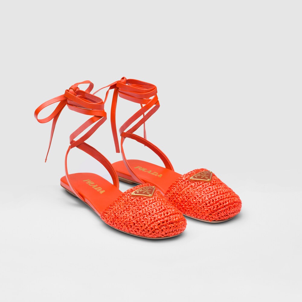 Prada Sandales plates en crochet 1