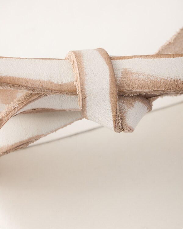 Sandalen mit Schleife aus Leder Sandalen mit Schleife aus Leder