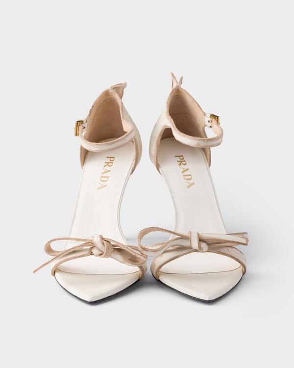 Sandalen mit Schleife aus Leder Sandalen mit Schleife aus Leder