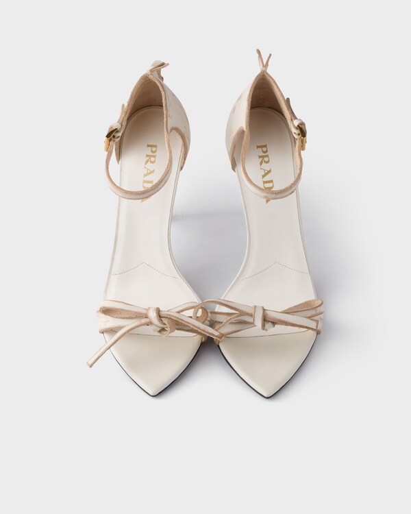 Sandalen mit Schleife aus Leder Sandalen mit Schleife aus Leder