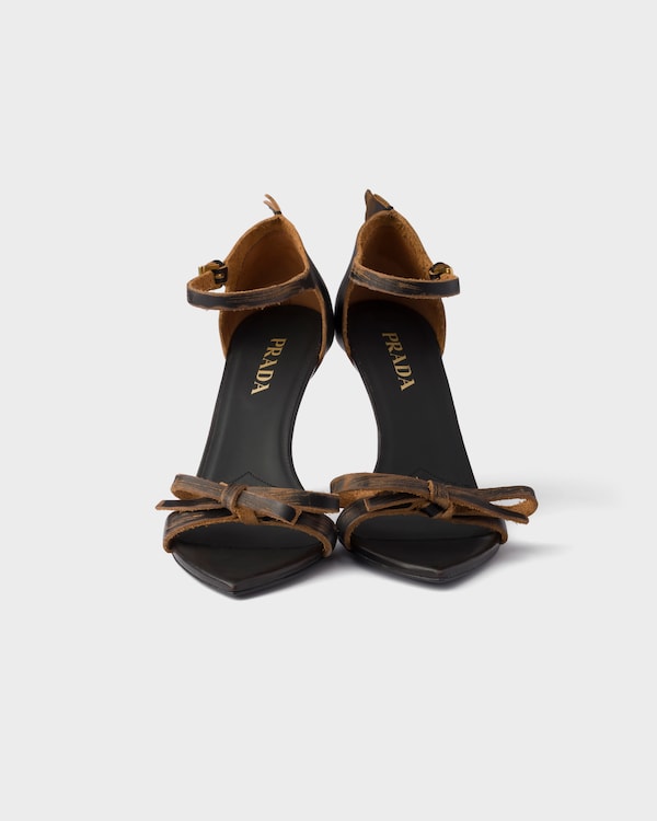 皮革蝴蝶结凉鞋 - 黑色/棕色 皮革蝴蝶结凉鞋 - 黑色/棕色