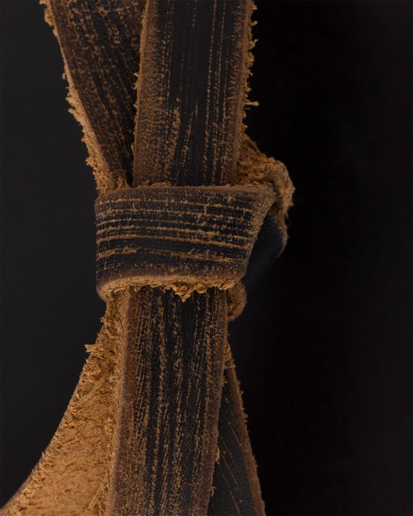 皮革蝴蝶结凉鞋 - 黑色/棕色 皮革蝴蝶结凉鞋 - 黑色/棕色