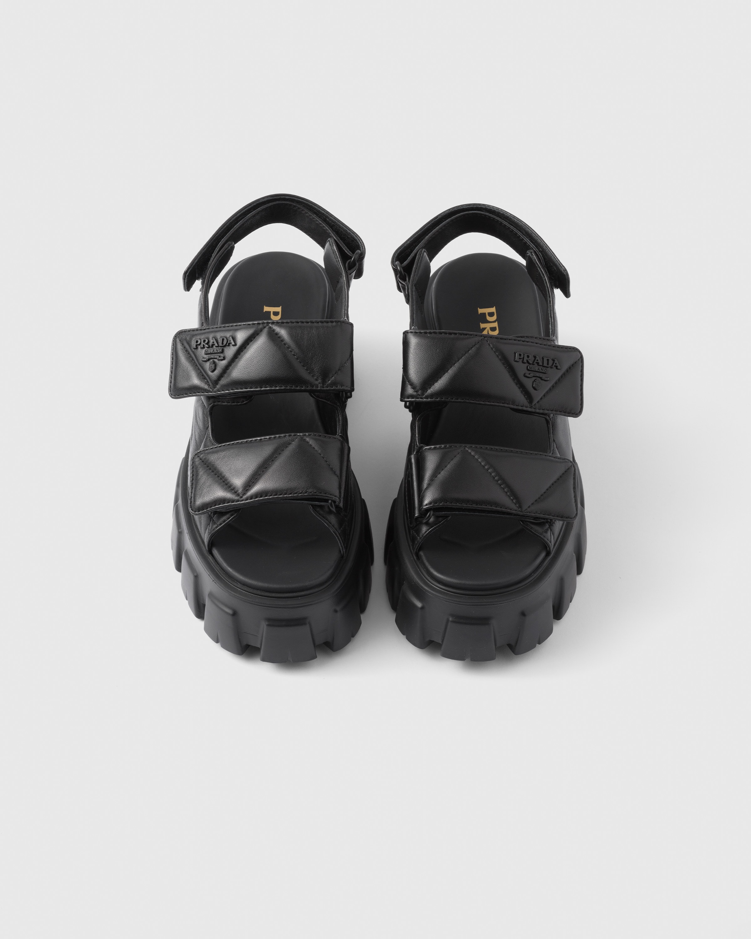 ブラック プラダ モノリス ナッパレザー サンダル | PRADA