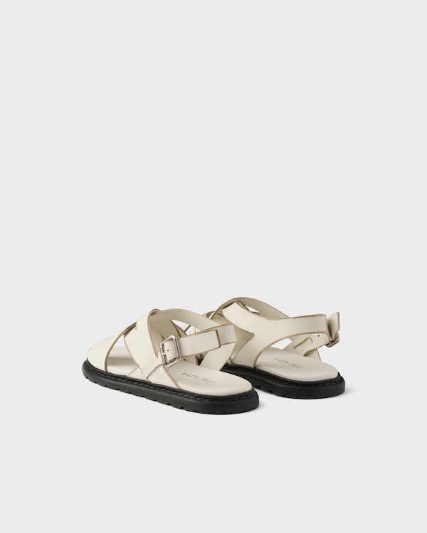 صندل من الجلد المعتَّق - أبيض طباشيري صندل من الجلد المعتَّق - أبيض طباشيري