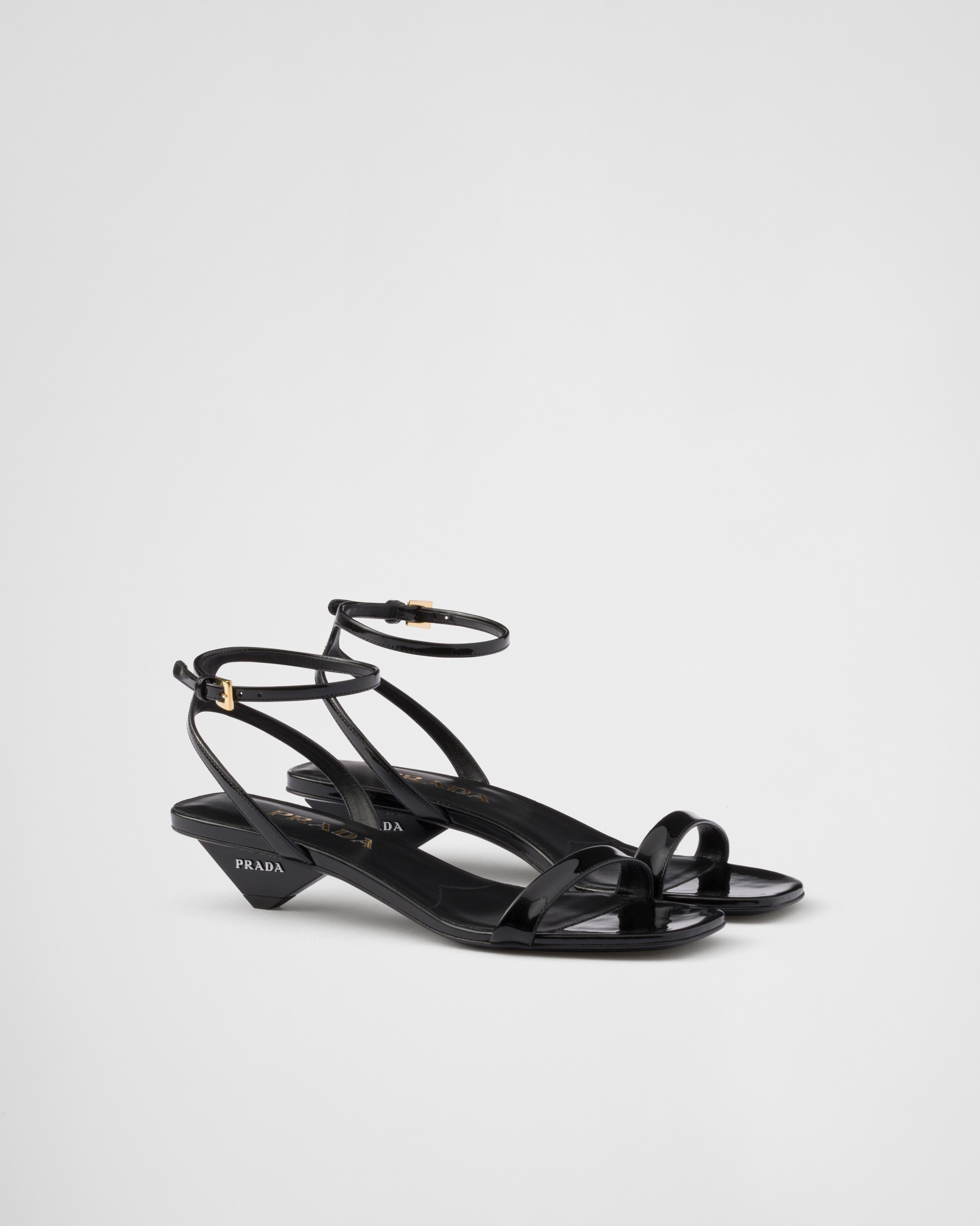 超特価SALE開催！ ブラック パテントレザー PRADA | サンダル 女性用