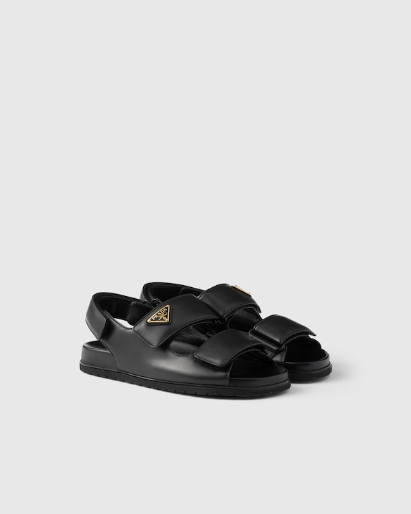 ブラック プラダ モノリス ナッパレザー サンダル | PRADA
