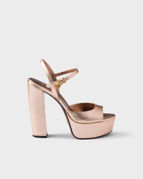 صندل بنعل مرتفع من جلد سافيانو لمّاع - زهري فاتح صندل بنعل مرتفع من جلد سافيانو لمّاع - زهري فاتح