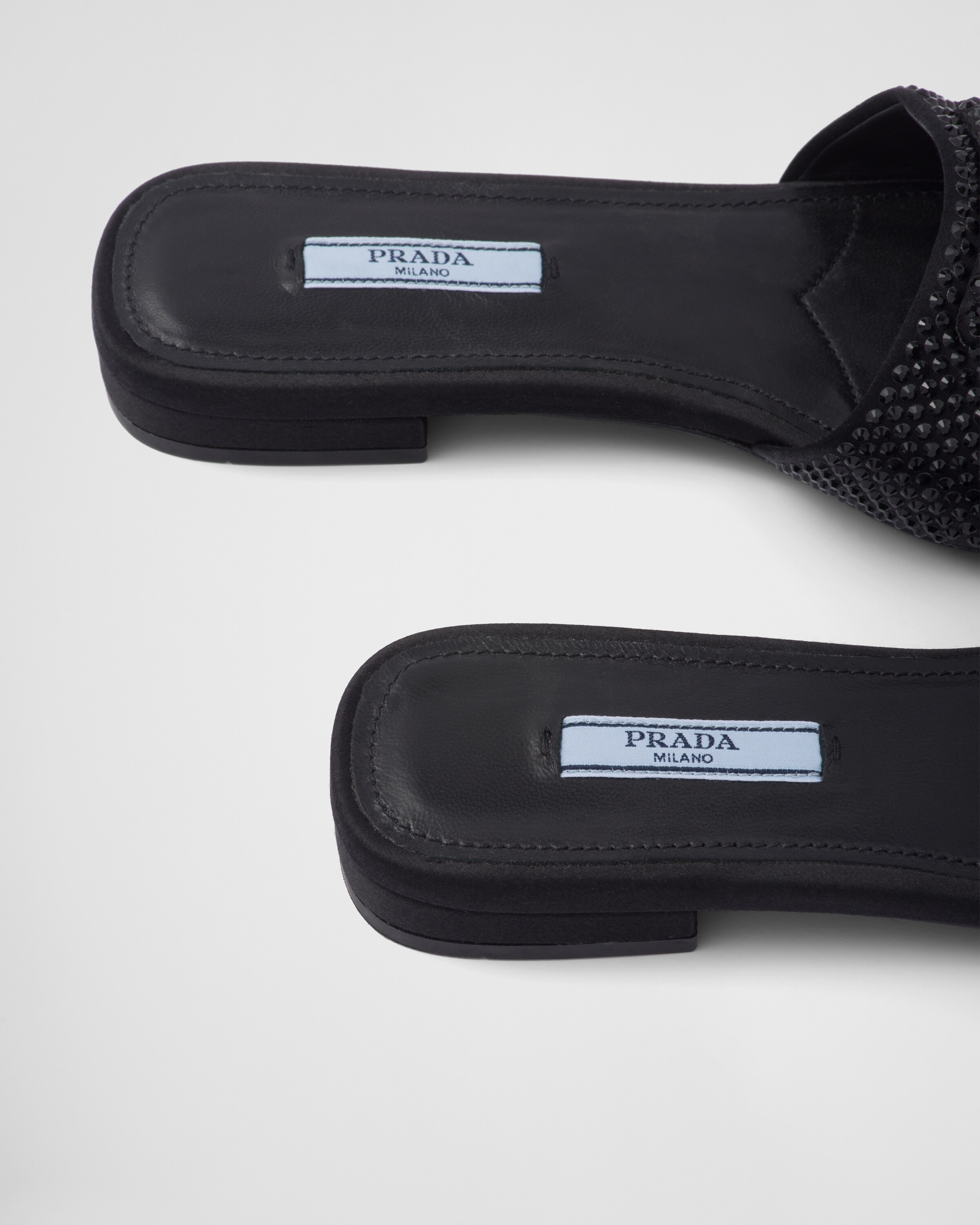 Prada شباشب ساتان مزيّنة بقطع من الكريستال 6