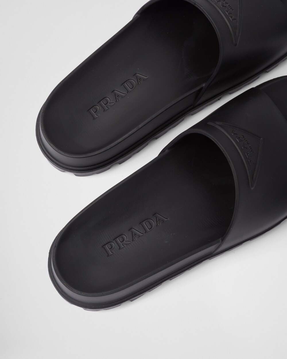 新品 PRADA プラダ 三角ロゴ ラバー　スライド　サンダル ベナッシ