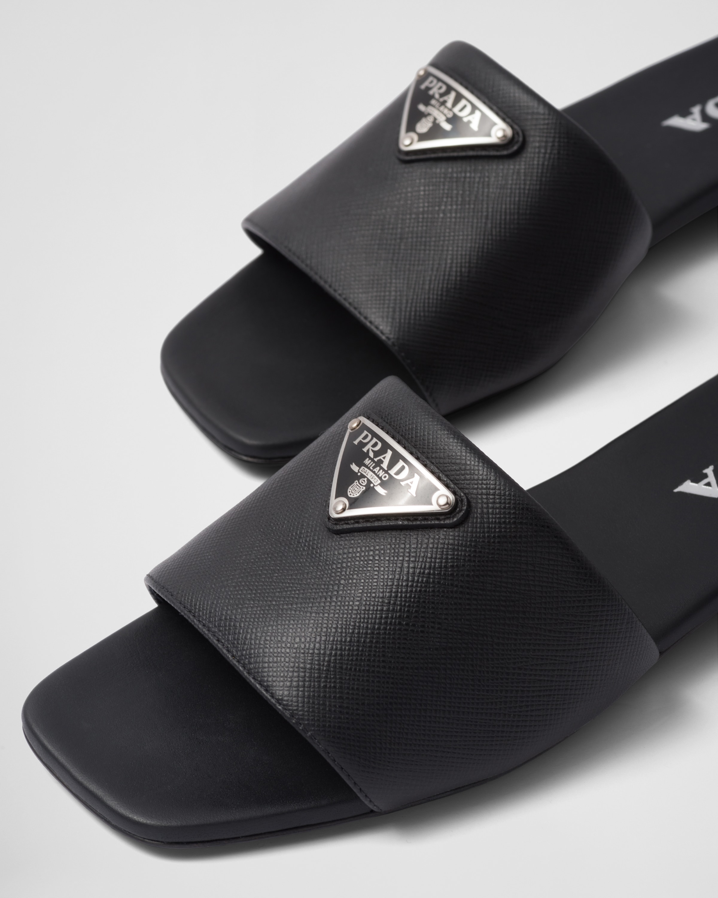 Prada best sale womens slides