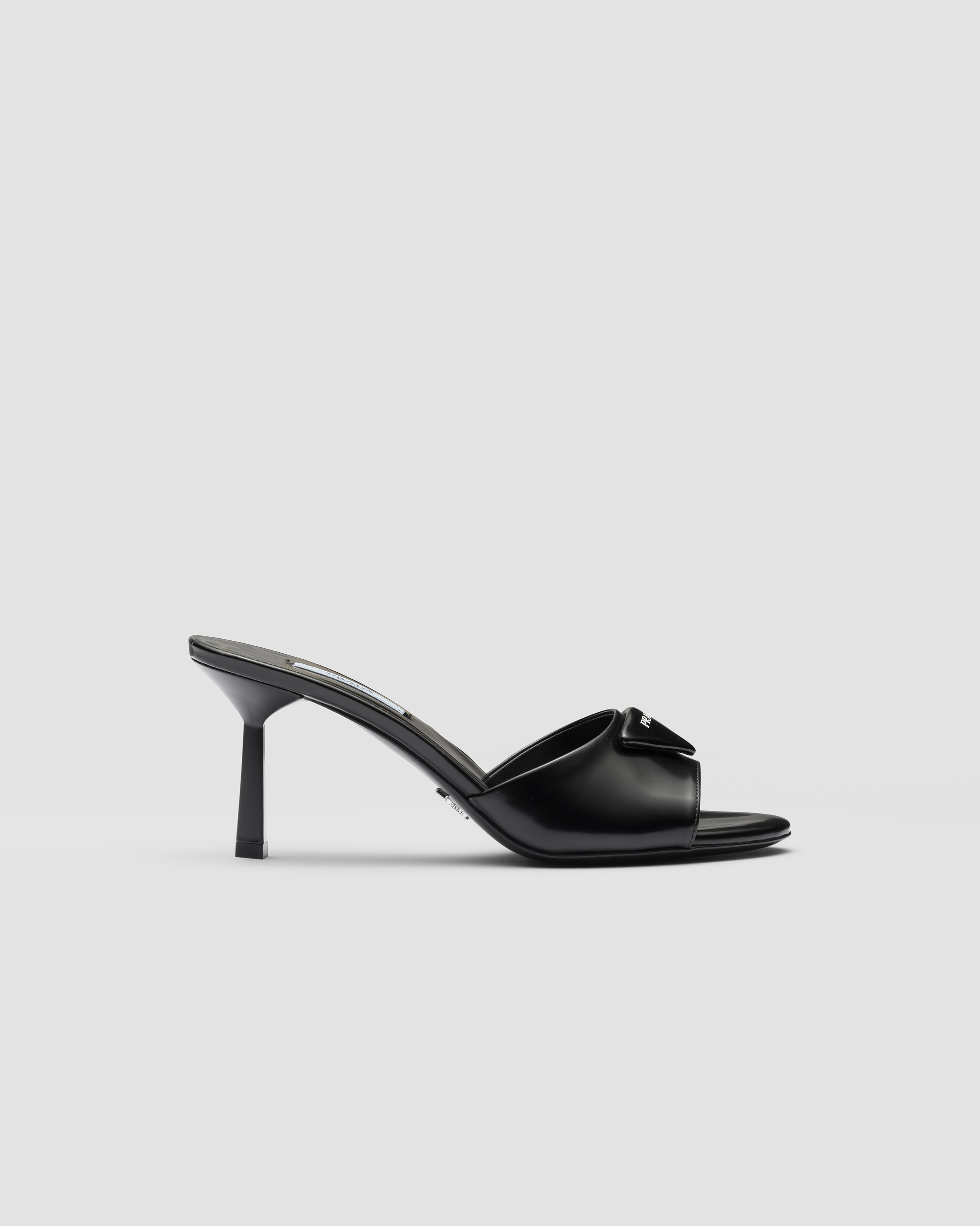 Total 75+ imagen appliquéd patent leather sandals by prada ...