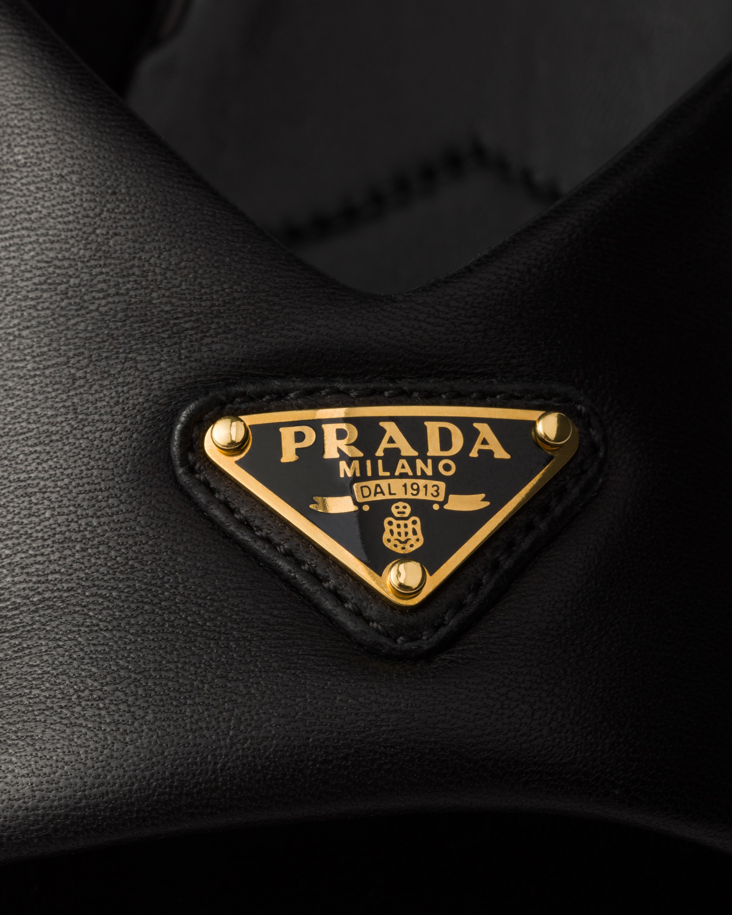 ブラック パデッドナッパレザー サンダル | PRADA