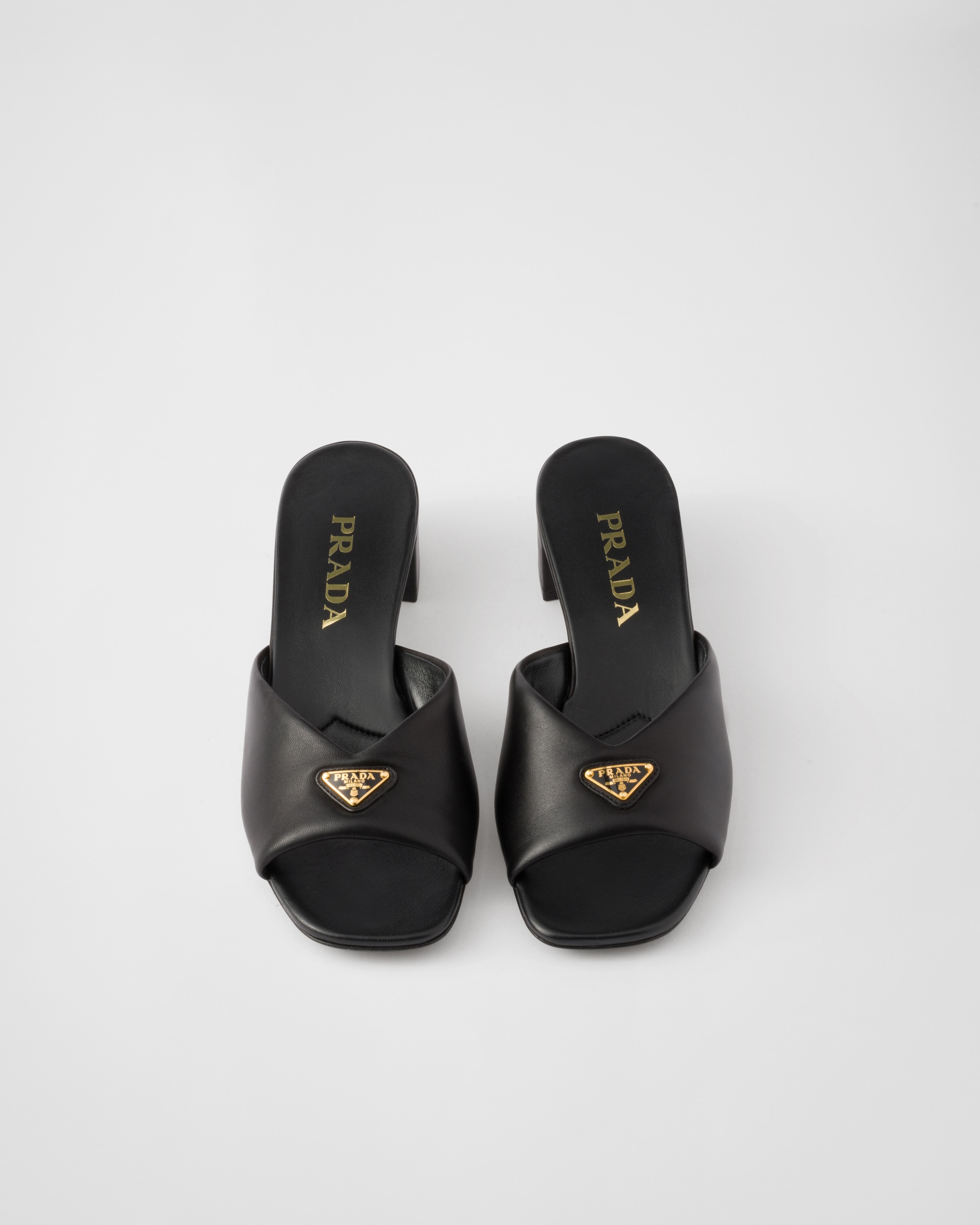 ブラック パデッドナッパレザー サンダル | PRADA