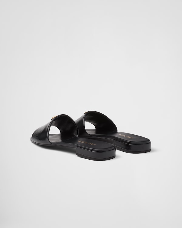 صندل مفتوح من الخلف من جلد "سافيانو" اللمّاع صندل مفتوح من الخلف من جلد "سافيانو" اللمّاع