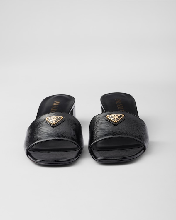 Sandália em couro Saffiano envernizado Sandália em couro Saffiano envernizado